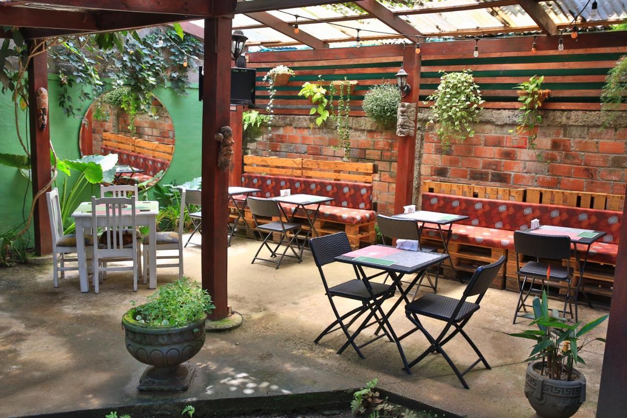Mangifera Hostel Grecia Exterior photo