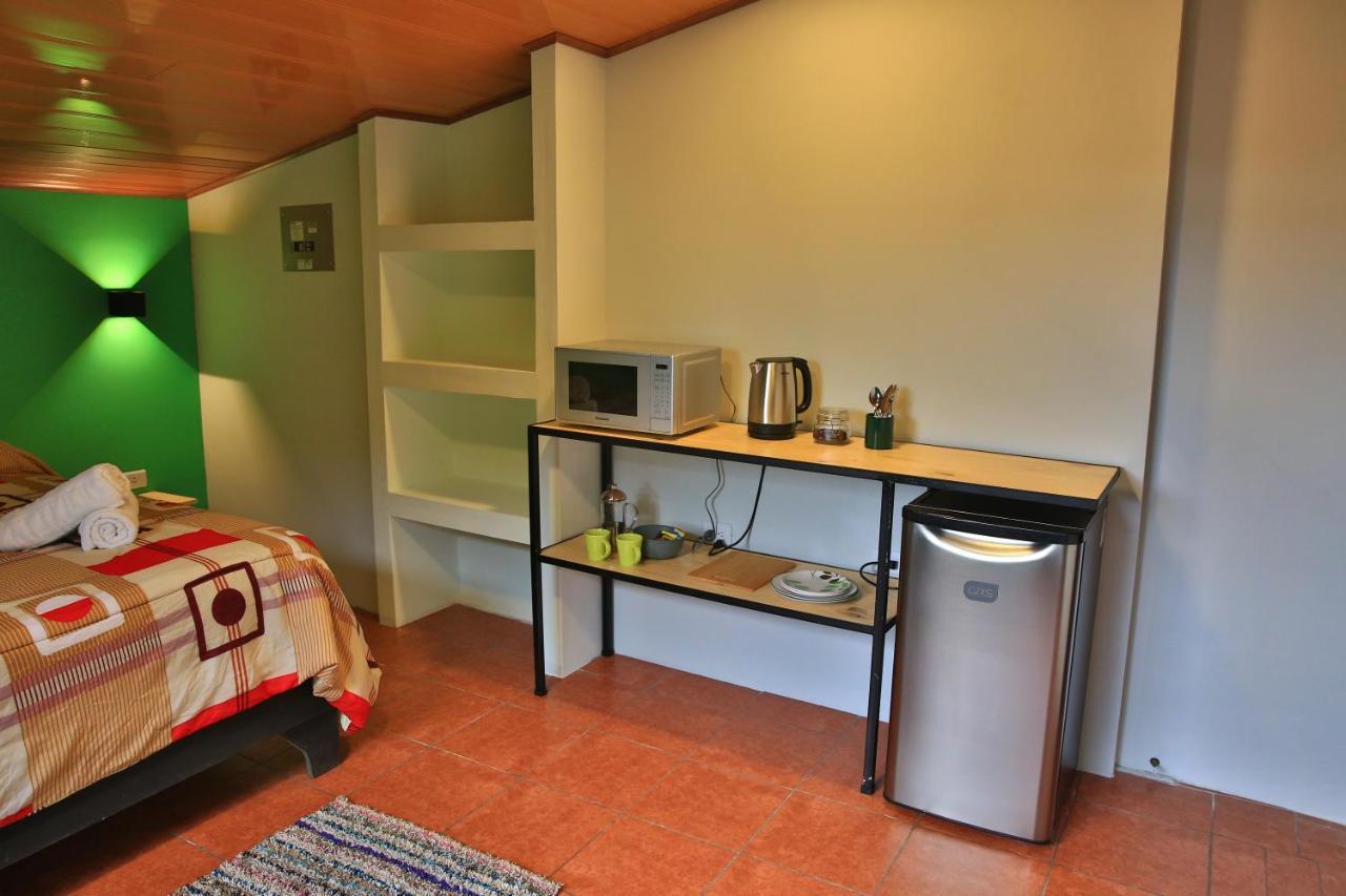 Mangifera Hostel Grecia Exterior photo