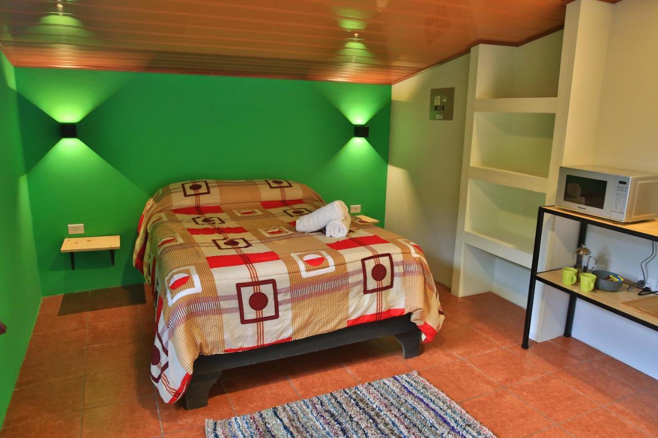 Mangifera Hostel Grecia Exterior photo