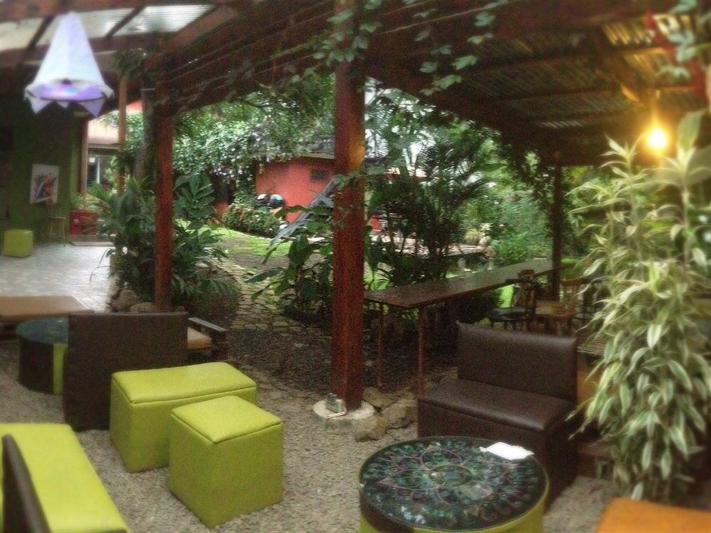 Mangifera Hostel Grecia Exterior photo