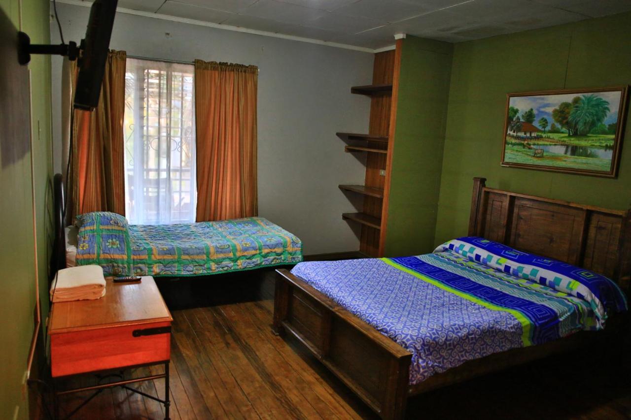 Mangifera Hostel Grecia Exterior photo
